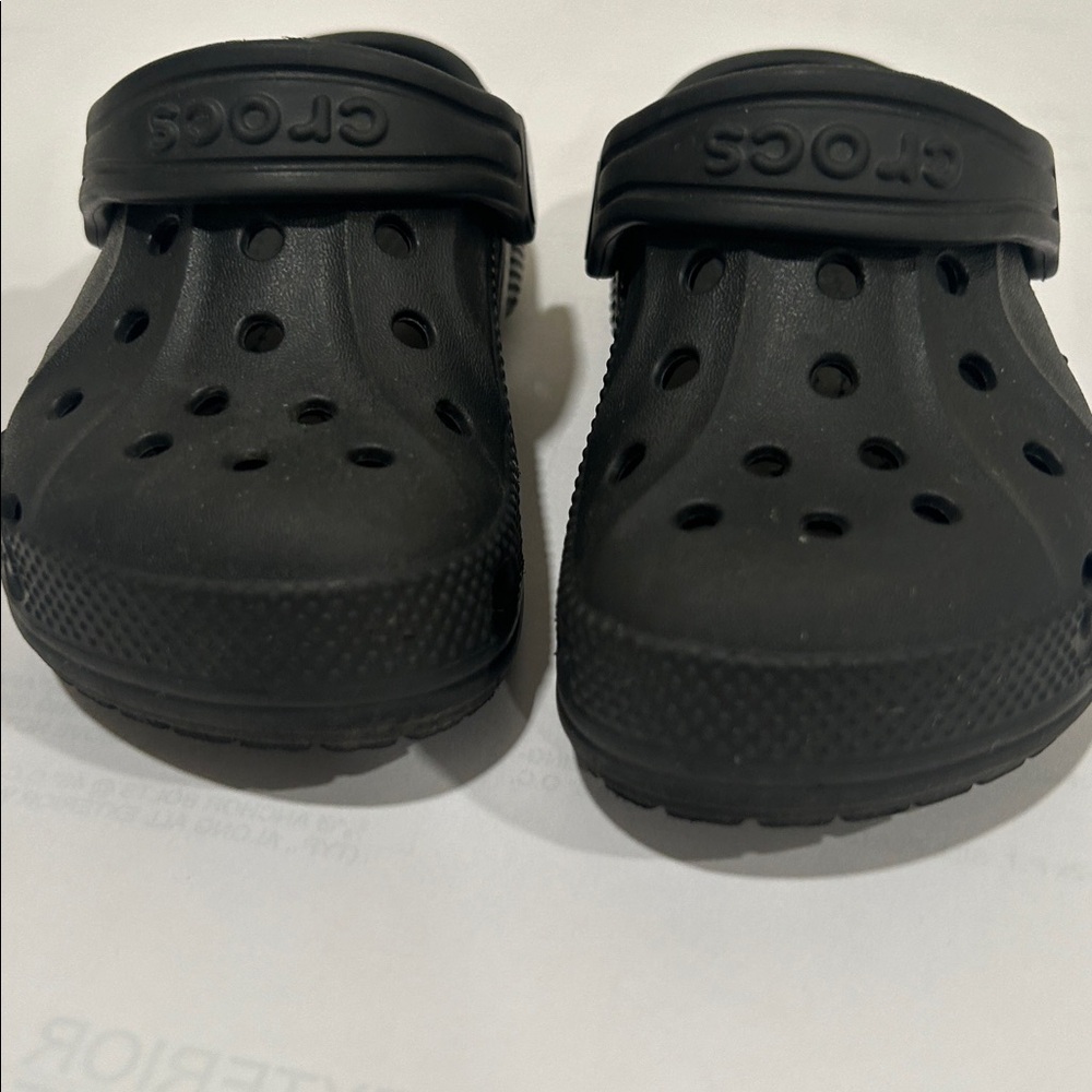CROCS Kids Black Sandals - Picture 8 of 8